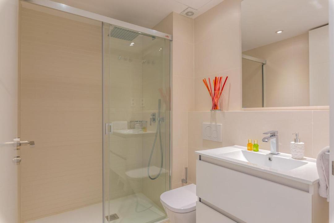 Minty - Modern La Merced Apartment