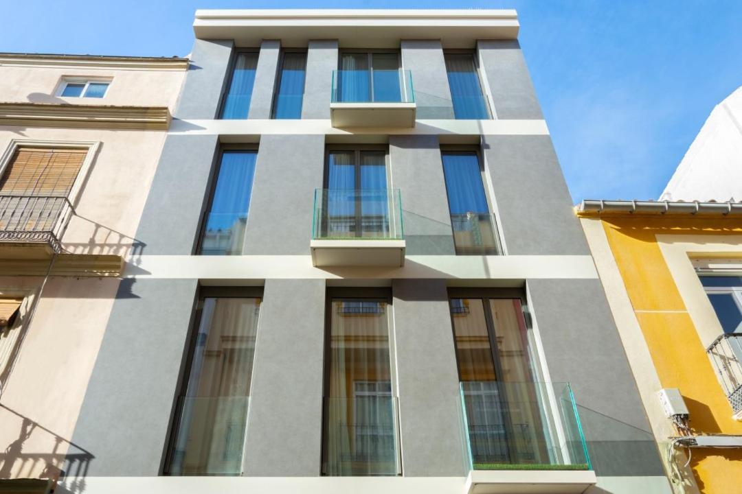Minty - Modern La Merced *